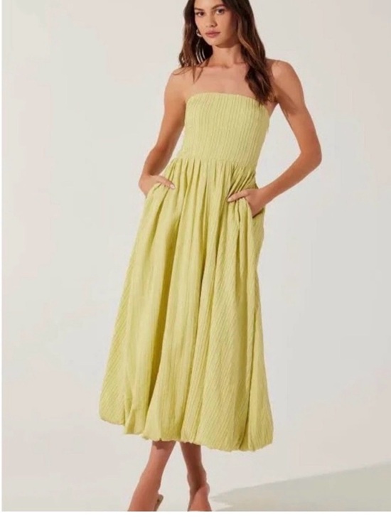 Astr Dresses & Skirts - Astr The Label Strapless Smocked Midi Dress in Light Lime